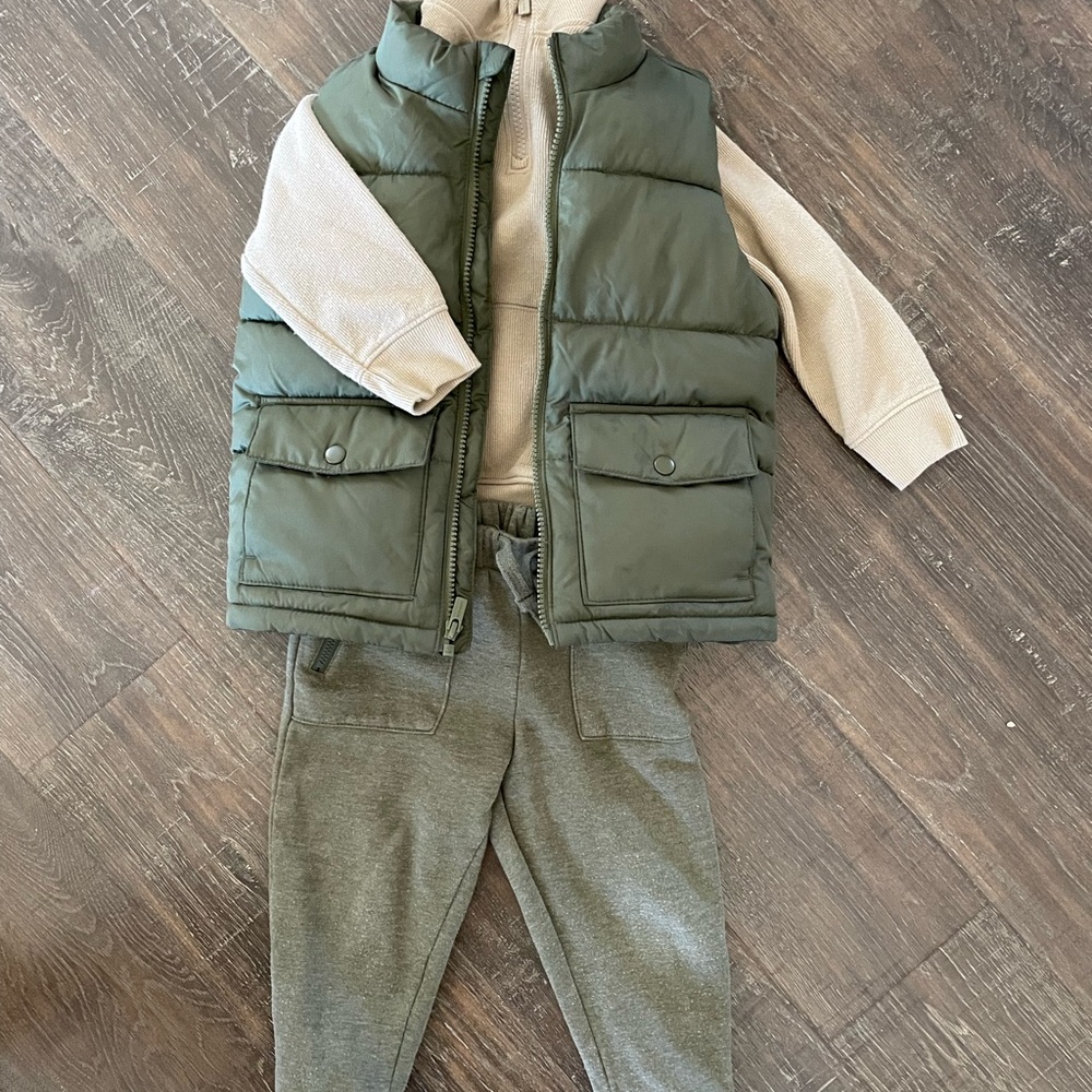 Old Navy Green and Cream Matching Set for Cozy Days